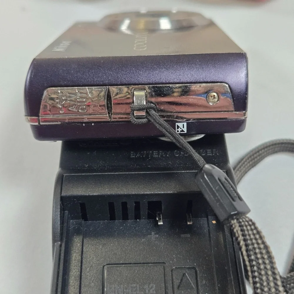 Nikon Coolpix S610 10 MP‎ Digital Camera With 4x Zoom PARTS REPAIR ONLY